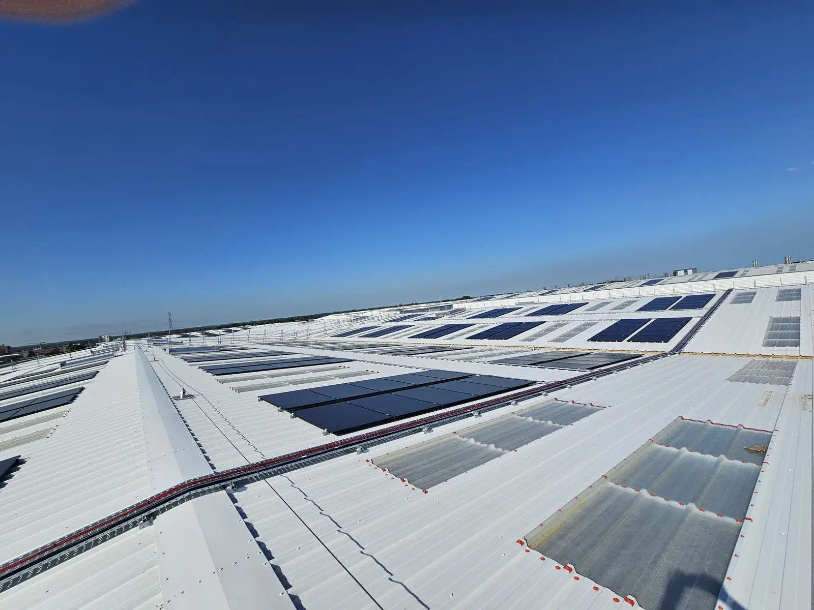 Commercial rooftop solar panels